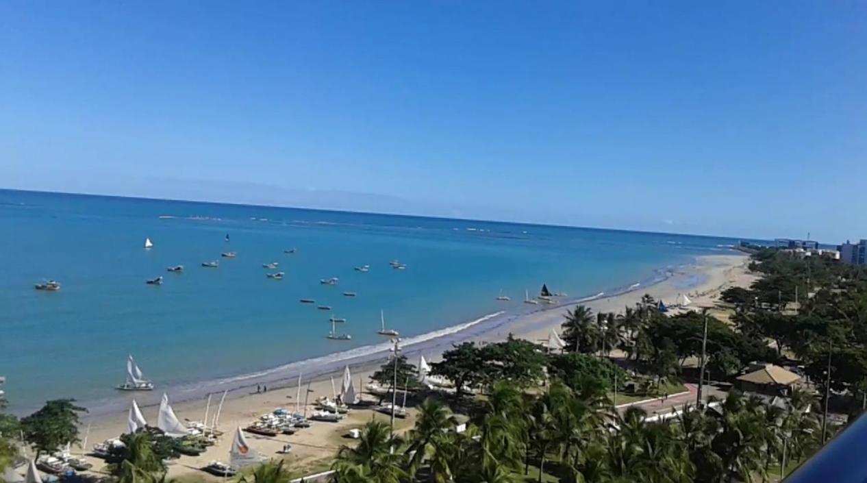 Na Beira Mar De Pajucara- Edif Neo- Apartamento Quarto E Sala- Tem Varanda - Vista Lateral Do Mar- Rua Julio Plech Filho 60 Esquina Com Avenida Doutor Antonio Gouveia - Consumo Eletrico E Pago No Ckeck-Out 1Kwh E 1,35 Reias Maceio  Luaran gambar